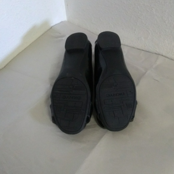 New DKNYC Shoes. - Picture 2 of 6